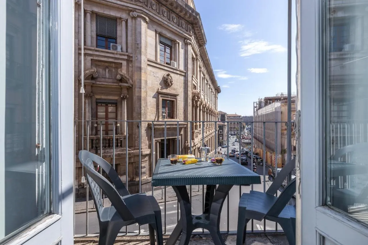 La Casa Di Carta In Piazza Stesicoro Lägenhet Catania Italien