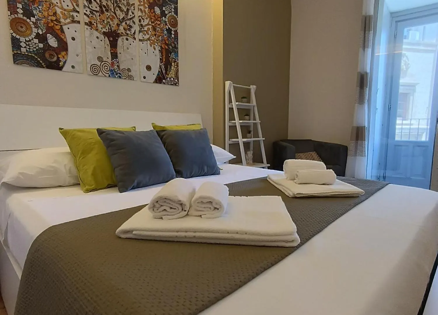 La Casa Di Carta In Piazza Stesicoro Lägenhet Catania